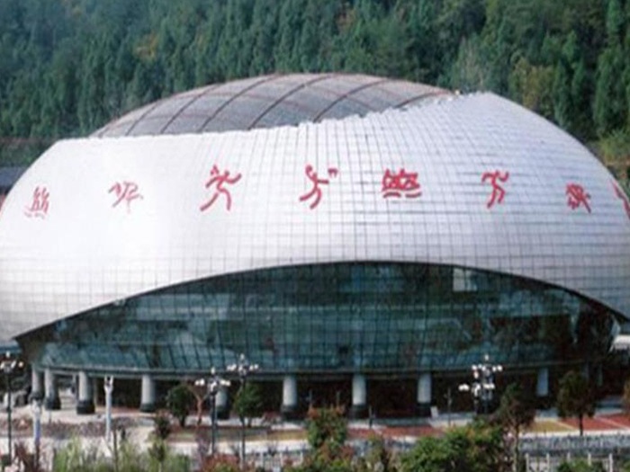 云南体育中心球形网架加工安装